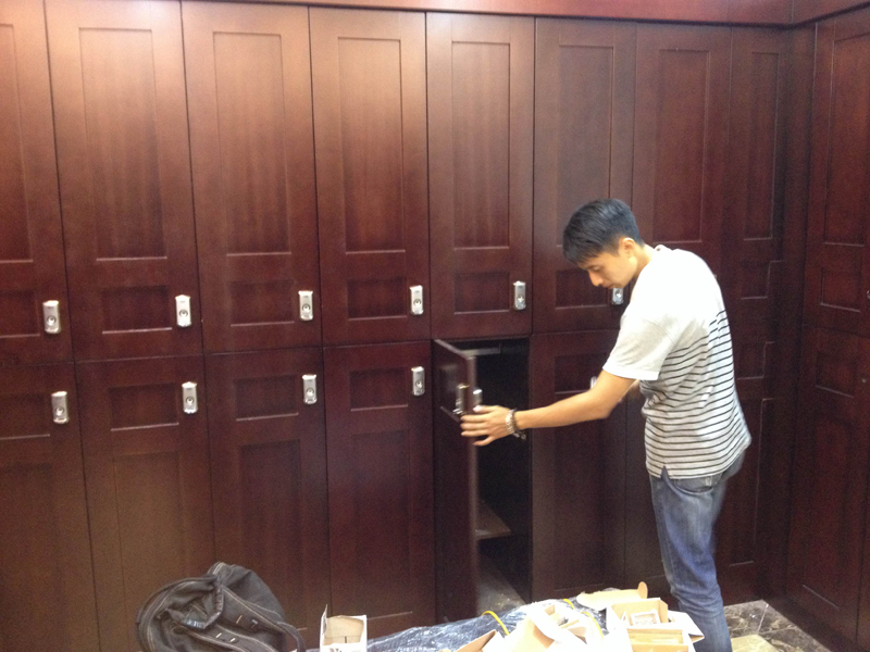 Lắp đặt khóa tủ cabinet Hune tại Vinhomes Health Club Long Biên
